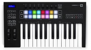 Novation Launchkey 25 MK3 миди-клавиатура, 25 клавиш, Pitch/Mod контроллеры, полноцветные пэды, питание от USB от музыкального магазина МОРОЗ МЬЮЗИК