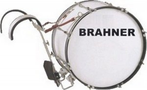 BRAHNER MBD-2812H/WH БАС-барабан (маршевый) размер 28"x12", цвет - БЕЛЫЙ, наплечный держатель, 2 колотушки, обручи: 1.5мм (сталь) от музыкального магазина МОРОЗ МЬЮЗИК
