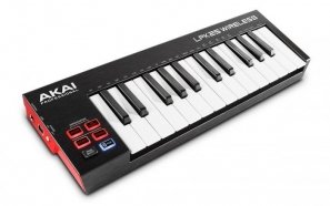AKAI PRO LPK25 WIRELESS, портативный беспроводной USB/MIDI-контроллер, 25 чувствительных мини-клавиш от музыкального магазина МОРОЗ МЬЮЗИК
