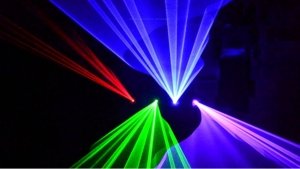 Big Dipper B102RGB/4 лазерный проектор, 4 лазера, красный 120mW, зеленый 40mW, синий 400 mW, способная воспроизводить сложные изображения от музыкального магазина МОРОЗ МЬЮЗИК