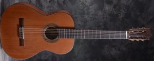 Martinez MC-35C классическая гитара 4/4, верхняя дека массив кедра, задняя дека и обечайка сапеле, накладка грифа амарант от музыкального магазина МОРОЗ МЬЮЗИК