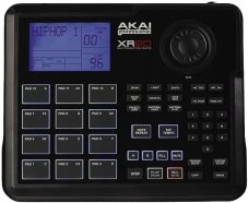 AKAI PRO XR20 драм-машина, более 700 звуков, эффекты, микрофонный вход, питание от сети или от батар от музыкального магазина МОРОЗ МЬЮЗИК