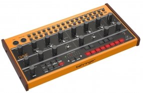 Behringer CRAVE аналоговый полумодульный синтезатор от музыкального магазина МОРОЗ МЬЮЗИК