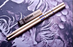 Картинка Williams DS-WST-2B Standard Series 2B Барабанные палочки, орех гикори от музыкального магазина МОРОЗ МЬЮЗИК Williams DS-WST-2B Standard Series 2B Барабанные палочки, орех гикори от музыкального магазина МОРОЗ МЬЮЗИК