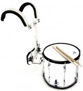 AP Percussion MP-1412 барабан маршевый малый 14"х12" белый, черная фурнитура, держатель белый, палочки от музыкального магазина МОРОЗ МЬЮЗИК